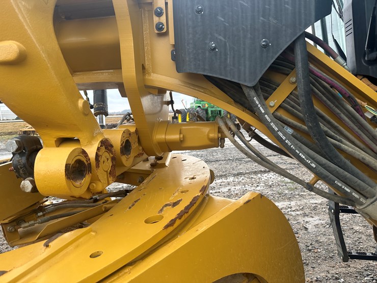 2022-caterpillar-140gc-awd-image-97