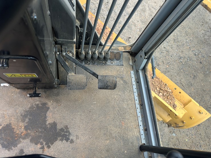 2022-caterpillar-140gc-image-92