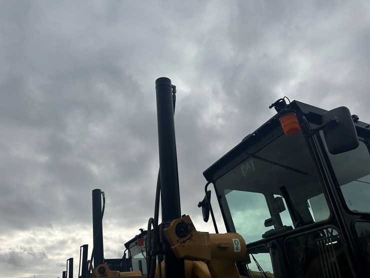 2022-caterpillar-140gc-image-29