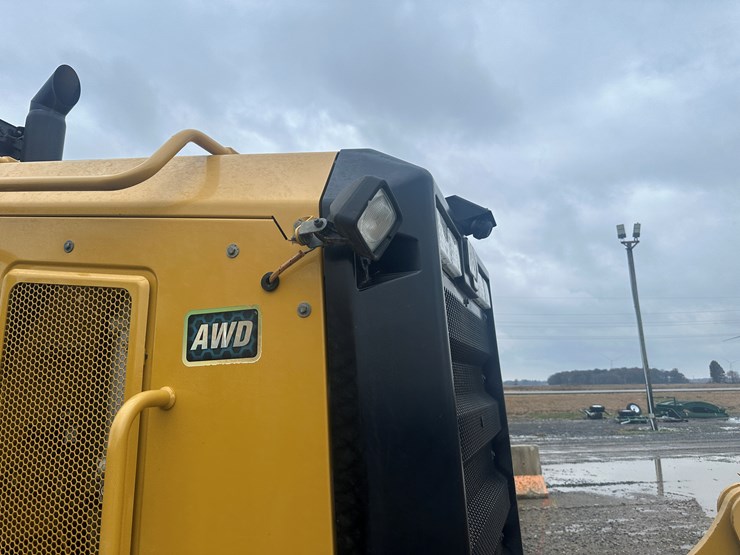 2022-caterpillar-140gc-awd-image-23