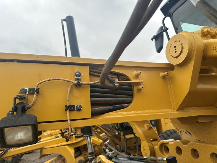 2022-caterpillar-140gc-image-35