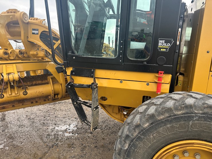 2022-caterpillar-140gc-image-23