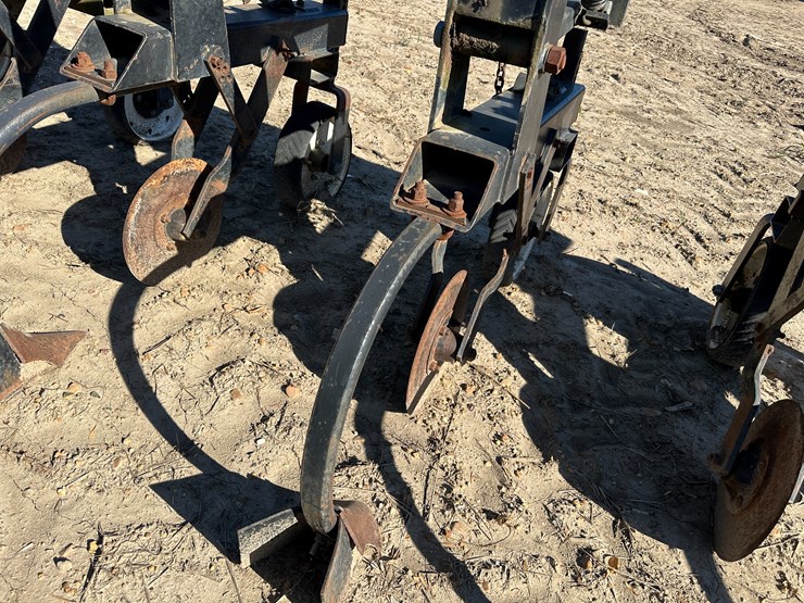 #33726-•-16-row-30"-cultivator-image-21