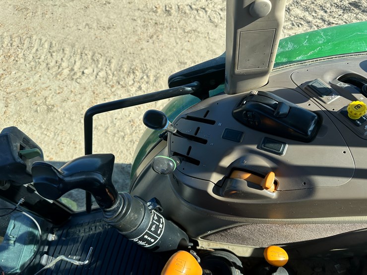 2011-john-deere-5095m-image-58