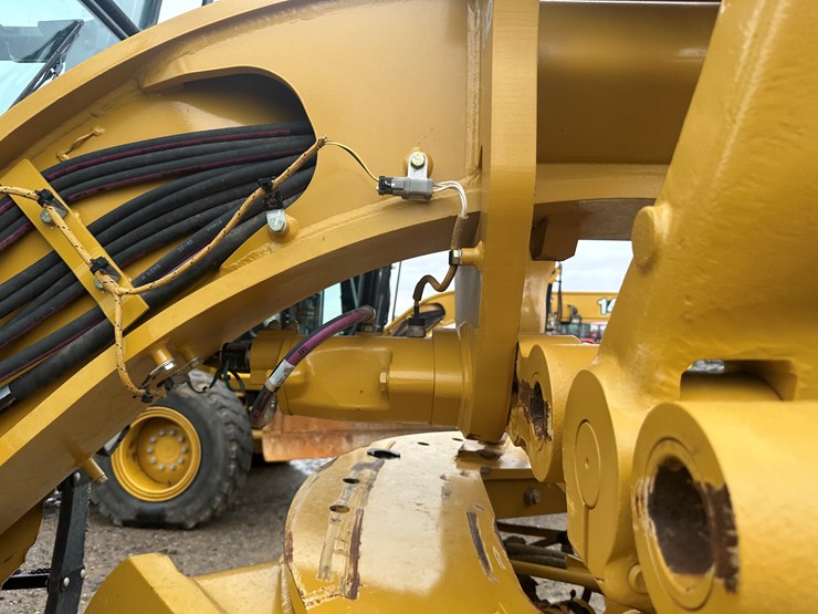 2022-caterpillar-140gc-image-55