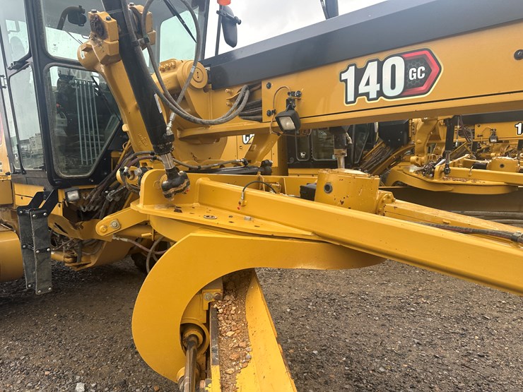 2022-caterpillar-140gc-awd-image-51
