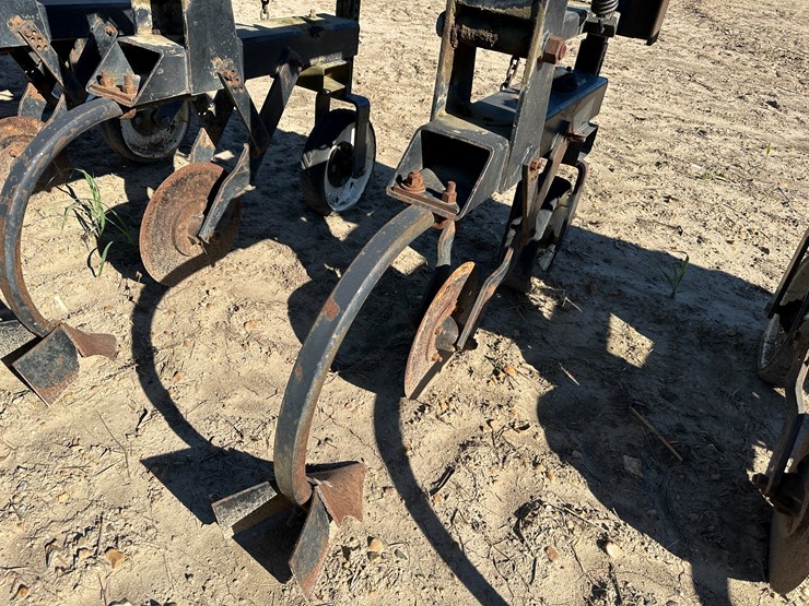 #33726-•-16-row-30"-cultivator-image-22