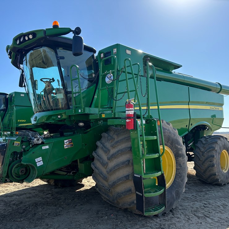 JOHN DEERE S690