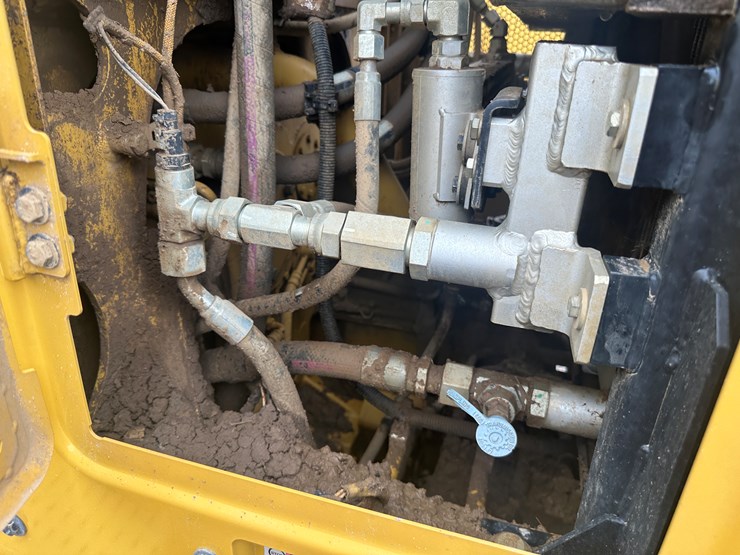 2022-caterpillar-140gc-image-87