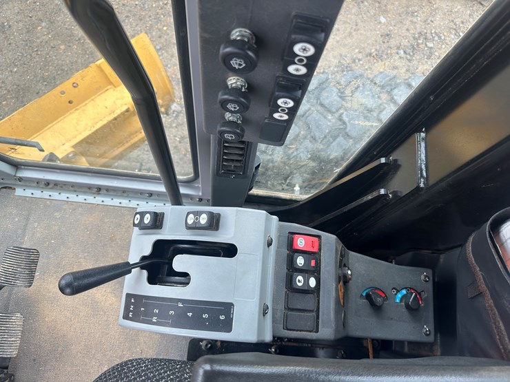 2022-caterpillar-140gc-image-85