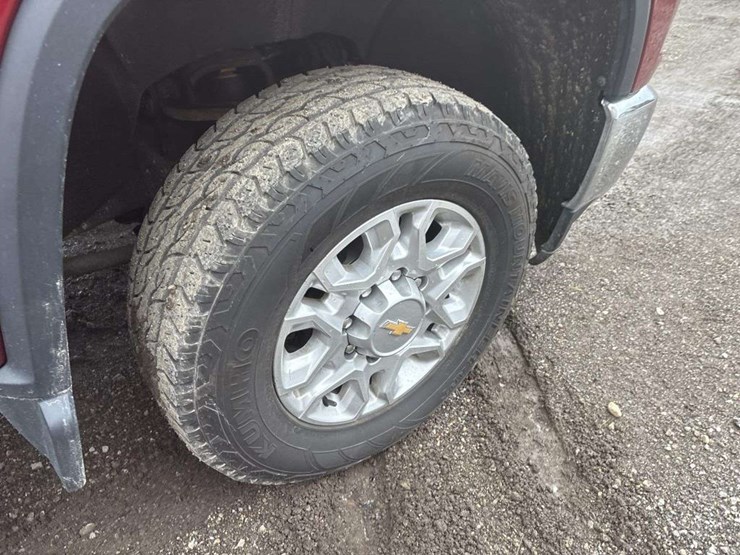 2022-chevrolet-silverado-2500-image-11