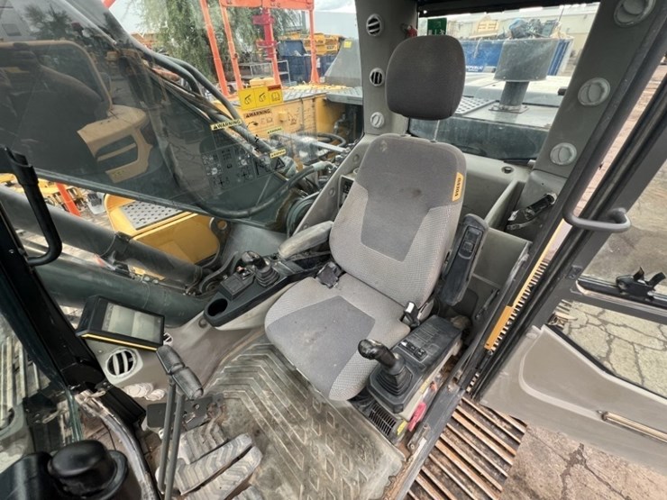 2017-volvo-ec220el-image-49