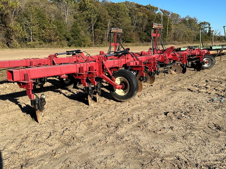#33739-•-~20'-row-crop-cultivator-image-2