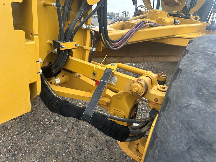 2022-caterpillar-140gc-awd-image-44