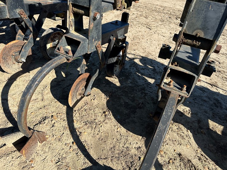 #33726-•-16-row-30"-cultivator-image-28