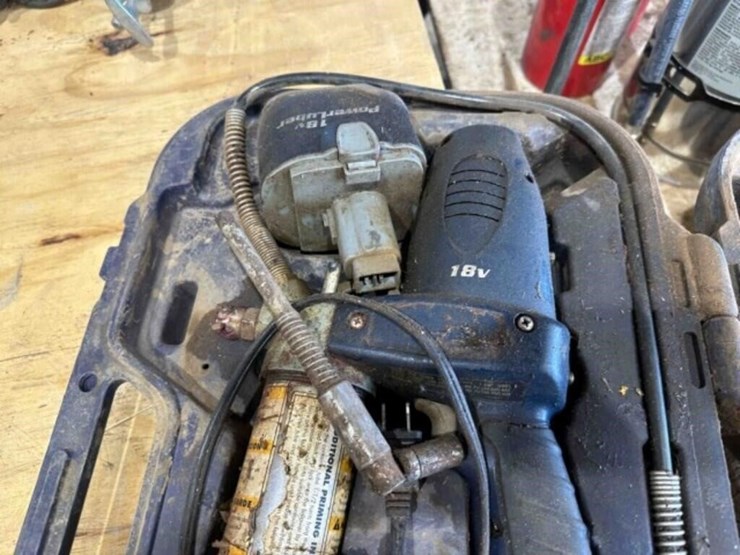 lincoln-18v-power-luber--2-batteries-&-charger-image-2