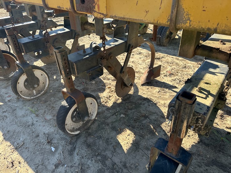#33726-•-16-row-30"-cultivator-image-16