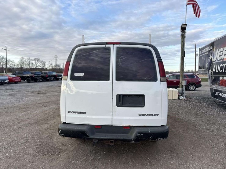 2001-chevrolet-express-g2500-image-4