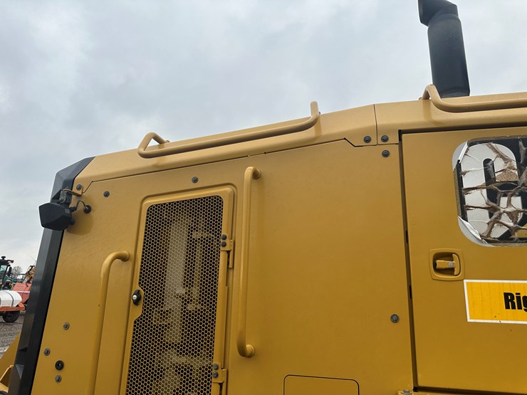 2022-caterpillar-140gc-image-63