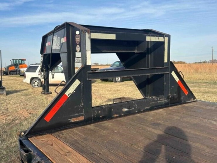 2016-maxey-26’-gooseneck-flatbed-trailer-image-23