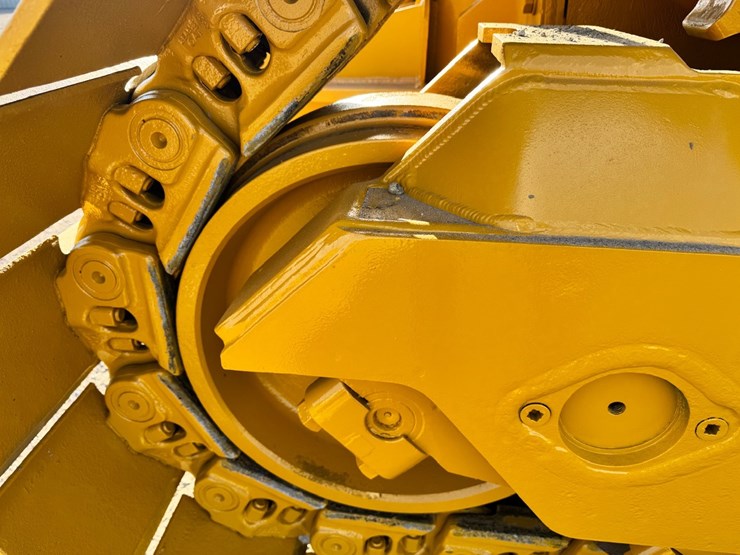 2019-caterpillar-d8t-image-16