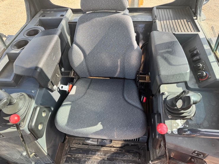 2020-deere-450k-image-16