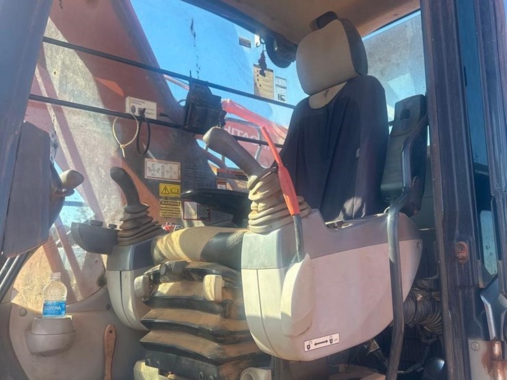 2016-hitachi-zx250-lc-image-15