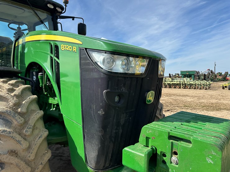 2016-john-deere-8320r-image-35