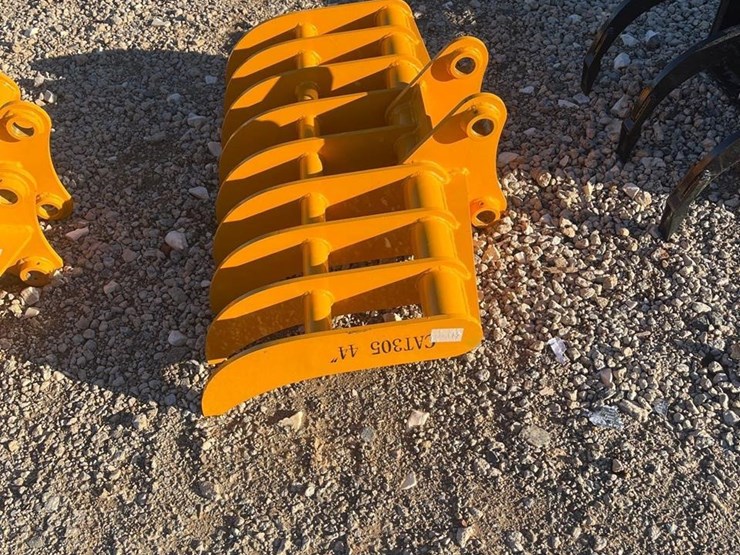 cat305-44in-rake-grapple-attachment-image-2