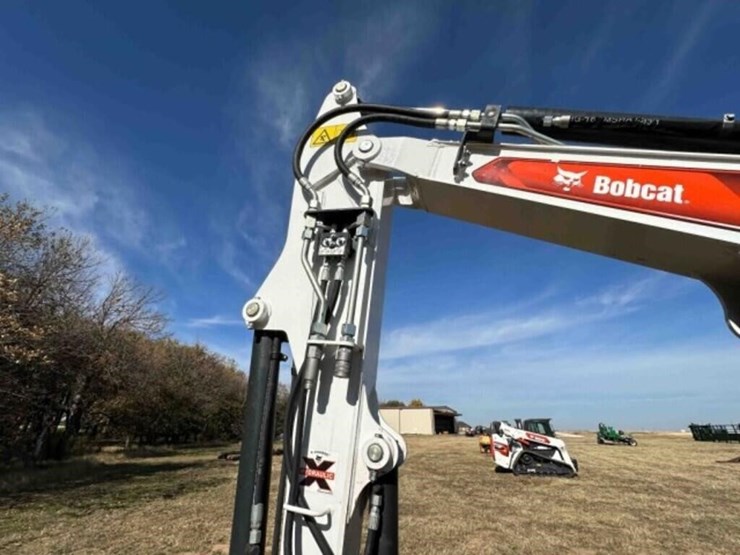 5802024-bobcat-e38-mini-excavator-image-15