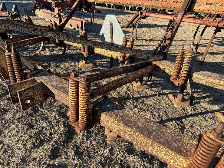 #33753-•-chisel-plow-image-12