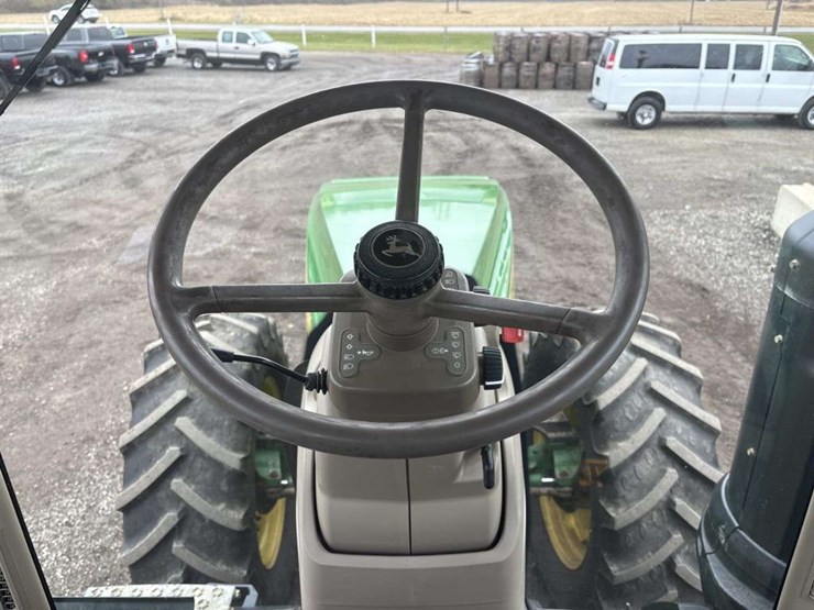 2014-john-deere-8245r-image-21