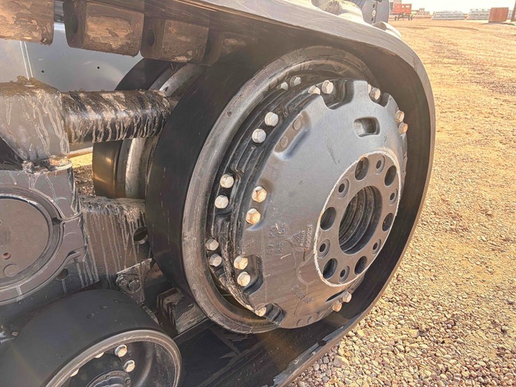 2020-agco-mt875e-large-frame-row-crop-track-tractor-image-15