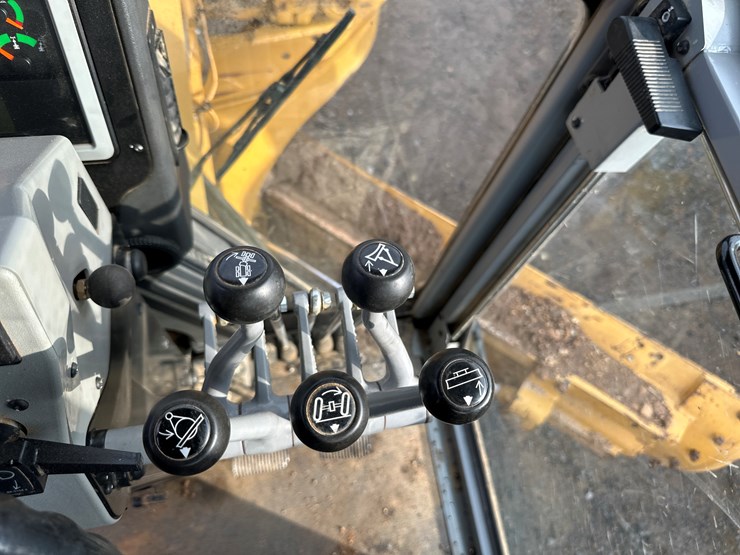 2022-caterpillar-140gc-image-77