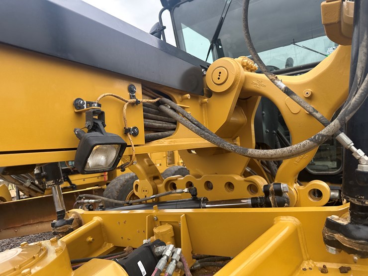 2022-caterpillar-140gc-awd-image-41