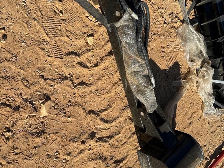 mini-skid-steer-backhoe-attachment-image-1