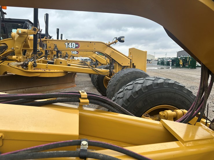 2022-caterpillar-140gc-awd-image-57