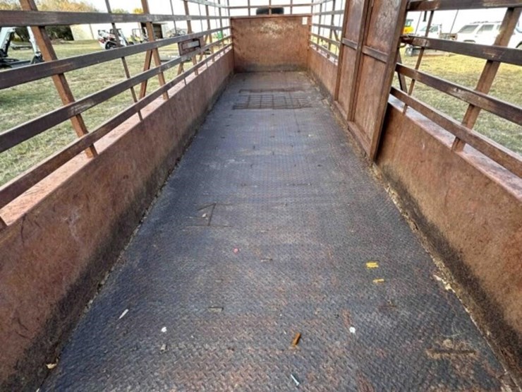 1984-24’-shelby-gooseneck-livestock-trailer-image-19