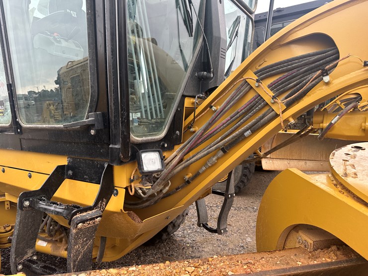 2022-caterpillar-140gc-image-61