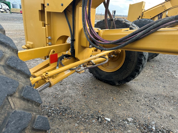 2022-caterpillar-140gc-image-33