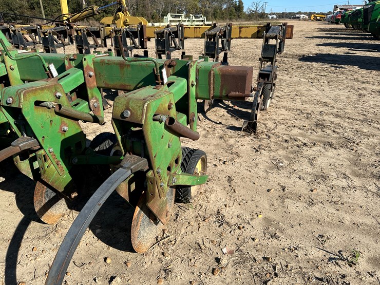 john-deere-16-image-12