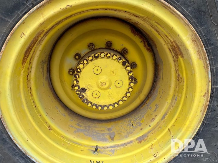 2017-john-deere-f4365-image-30