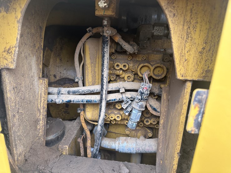 2022-caterpillar-140gc-awd-image-84