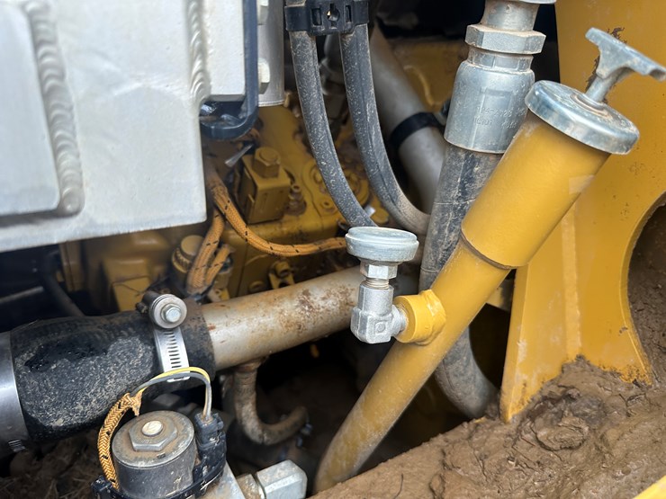 2022-caterpillar-140gc-awd-image-81