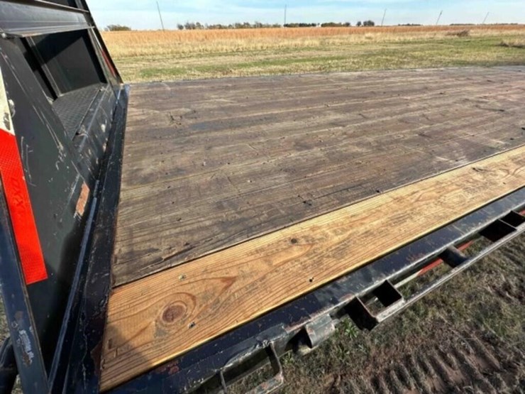 2016-maxey-26’-gooseneck-flatbed-trailer-image-11