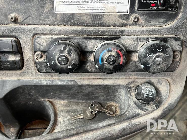 2013-freightliner-truck-(jn3436,-unit-4076)-image-58
