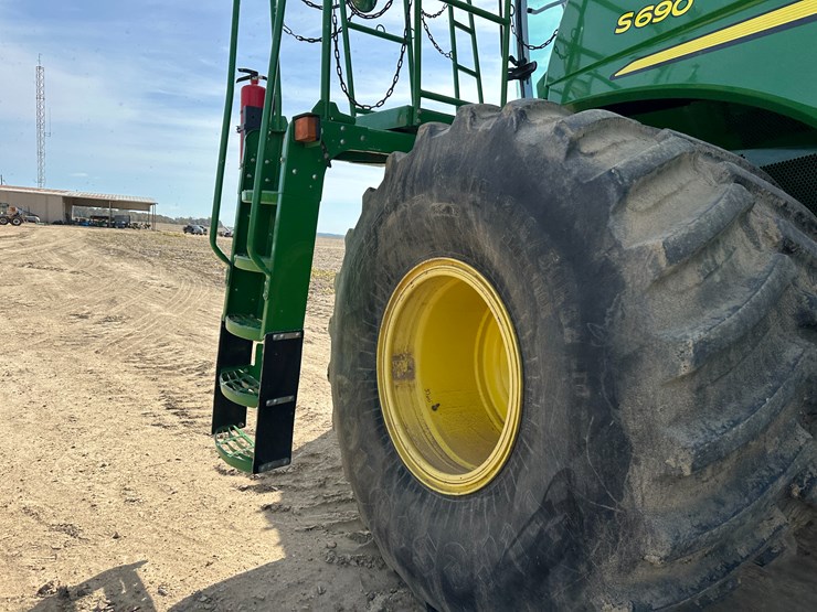 john-deere-s690-image-26