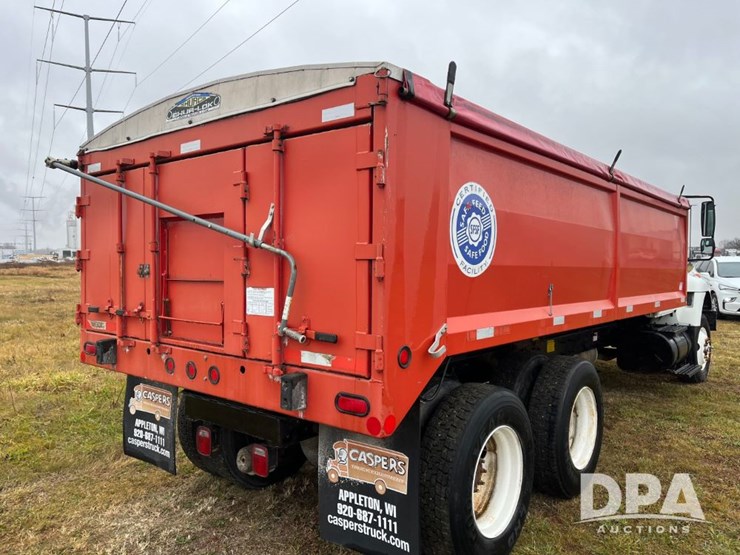 2004-international-7400-image-36