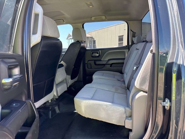 2018-chevrolet-silverado-3500hd-4x4-crew-cab-pickup-truck-image-17