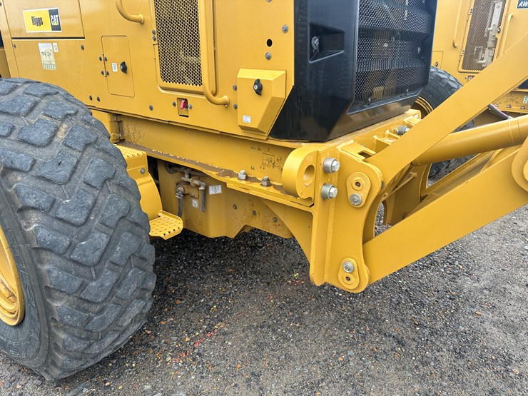 2022-caterpillar-140gc-image-24